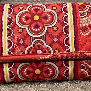 Vera Bradley trifold lightweight crossbody wallet-raspberry fizz pattern